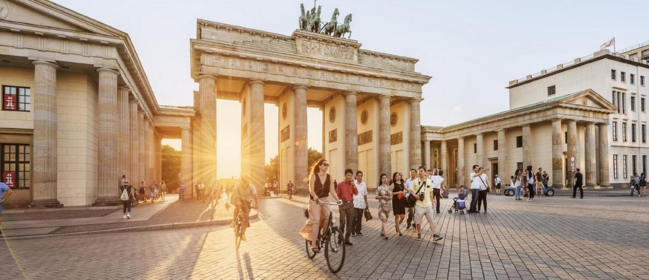 Holiday Frankfurter Allee 98 *